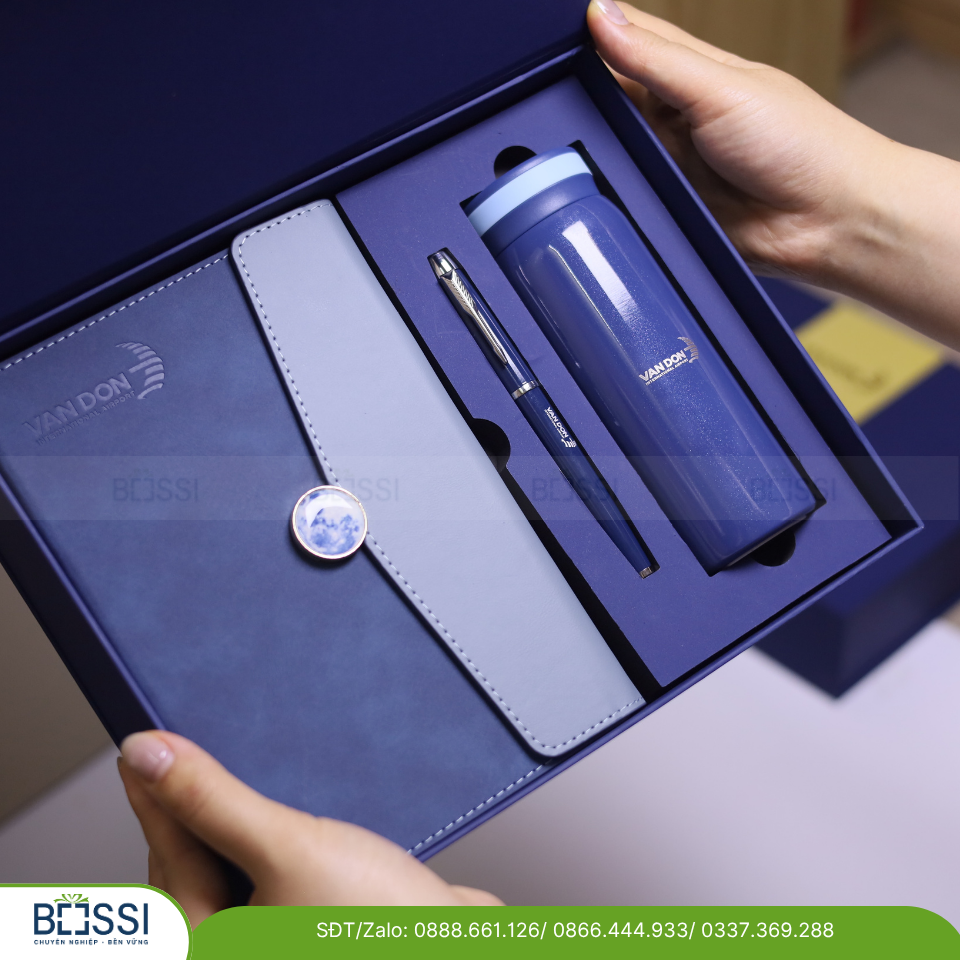 Bộ Giftset Sổ + Bút + Bình Logo Vân Đồn Bộ Giftset Sổ + Bút + Bình Logo Vân Đồn