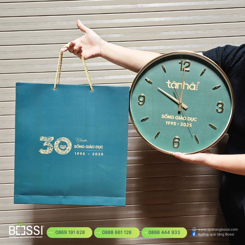 Đồng Hồ Treo Tường In Logo Tânhà